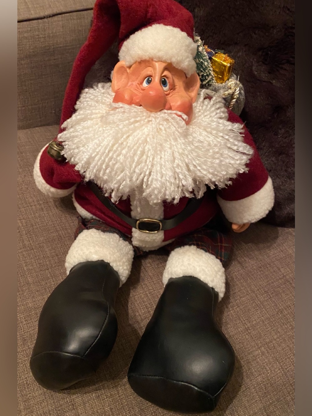 Russ Berrie Kris Kringle Posable Santa Figure